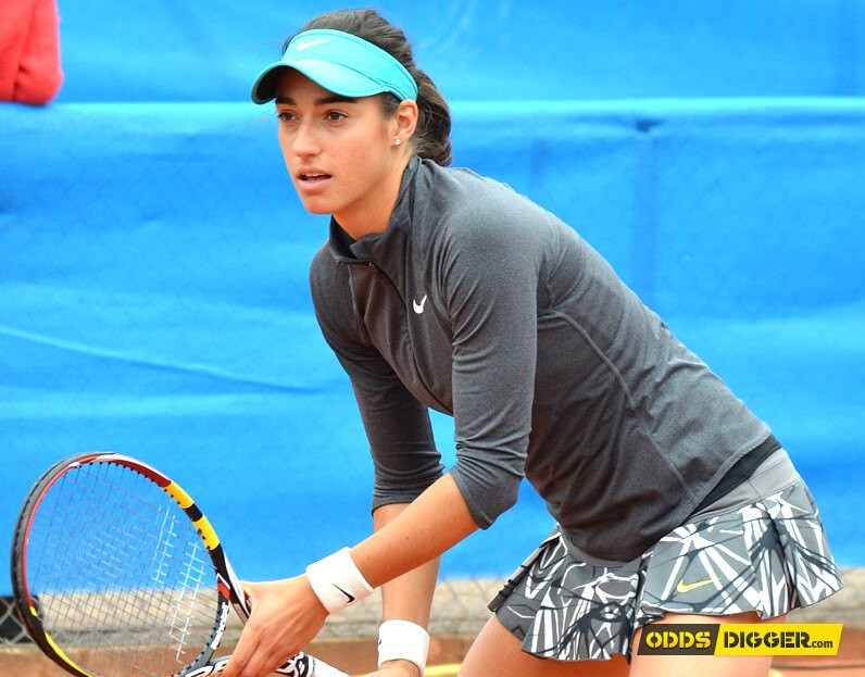 Caroline Garcia preparing to strike